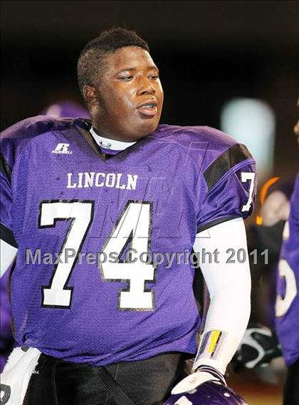 Thumbnail 2 in Lincoln vs. Seagoville (4A Division 2 Region 2 Bi-District) photogallery.