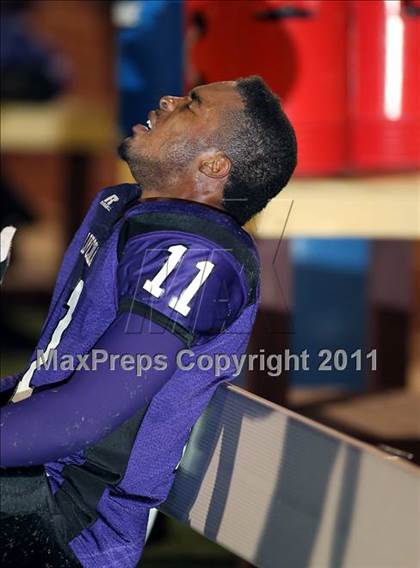 Thumbnail 3 in Lincoln vs. Seagoville (4A Division 2 Region 2 Bi-District) photogallery.