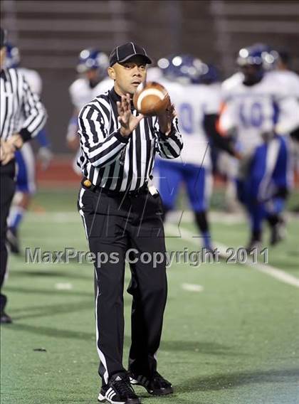 Thumbnail 3 in Lincoln vs. Seagoville (4A Division 2 Region 2 Bi-District) photogallery.
