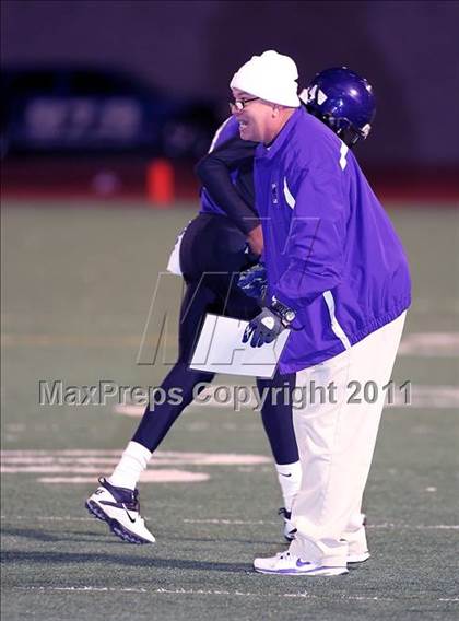 Thumbnail 3 in Lincoln vs. Seagoville (4A Division 2 Region 2 Bi-District) photogallery.