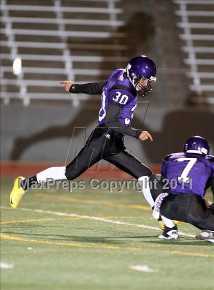 Thumbnail 3 in Lincoln vs. Seagoville (4A Division 2 Region 2 Bi-District) photogallery.