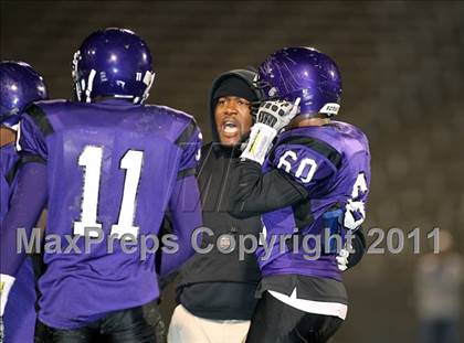 Thumbnail 2 in Lincoln vs. Seagoville (4A Division 2 Region 2 Bi-District) photogallery.