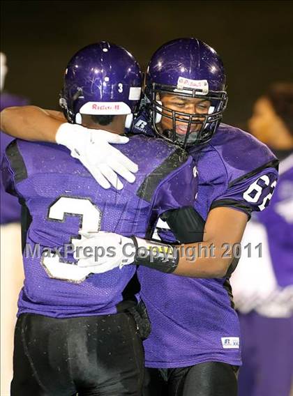 Thumbnail 3 in Lincoln vs. Seagoville (4A Division 2 Region 2 Bi-District) photogallery.