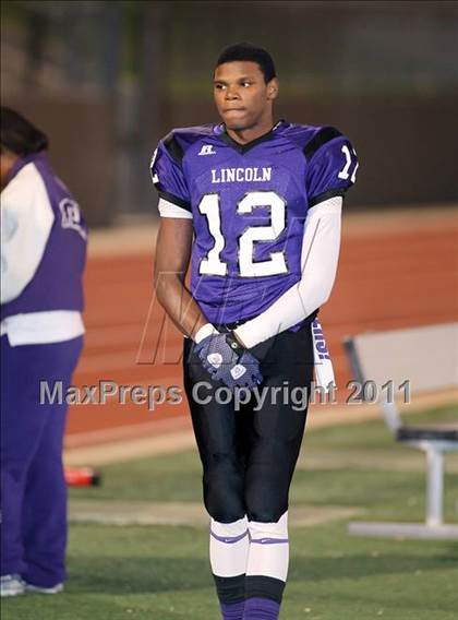 Thumbnail 2 in Lincoln vs. Seagoville (4A Division 2 Region 2 Bi-District) photogallery.