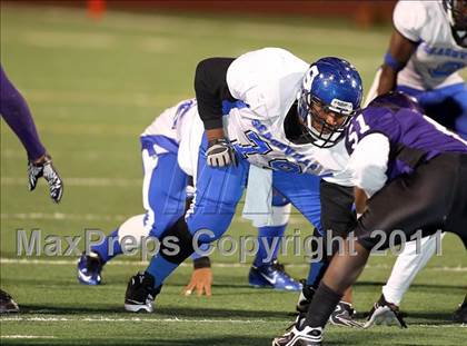 Thumbnail 2 in Lincoln vs. Seagoville (4A Division 2 Region 2 Bi-District) photogallery.