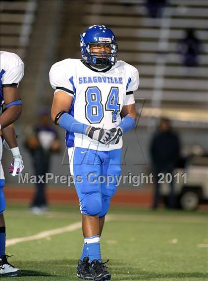 Thumbnail 3 in Lincoln vs. Seagoville (4A Division 2 Region 2 Bi-District) photogallery.