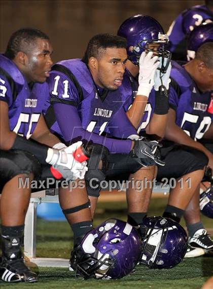 Thumbnail 3 in Lincoln vs. Seagoville (4A Division 2 Region 2 Bi-District) photogallery.