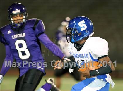 Thumbnail 3 in Lincoln vs. Seagoville (4A Division 2 Region 2 Bi-District) photogallery.