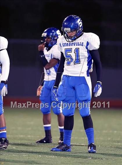 Thumbnail 2 in Lincoln vs. Seagoville (4A Division 2 Region 2 Bi-District) photogallery.