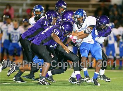 Thumbnail 3 in Lincoln vs. Seagoville (4A Division 2 Region 2 Bi-District) photogallery.