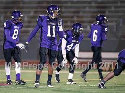 Thumbnail 1 in Lincoln vs. Seagoville (4A Division 2 Region 2 Bi-District) photogallery.