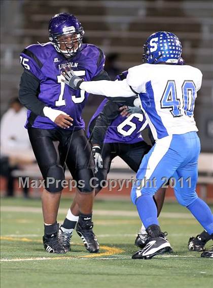 Thumbnail 3 in Lincoln vs. Seagoville (4A Division 2 Region 2 Bi-District) photogallery.