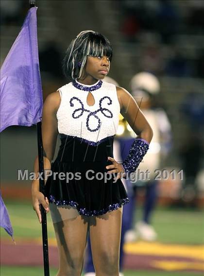 Thumbnail 3 in Lincoln vs. Seagoville (4A Division 2 Region 2 Bi-District) photogallery.