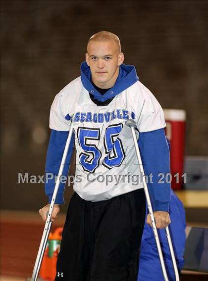 Thumbnail 2 in Lincoln vs. Seagoville (4A Division 2 Region 2 Bi-District) photogallery.