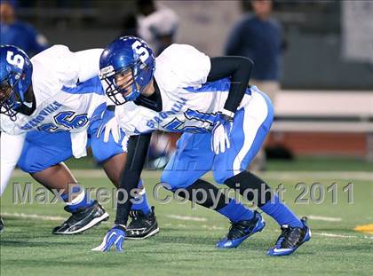Thumbnail 2 in Lincoln vs. Seagoville (4A Division 2 Region 2 Bi-District) photogallery.