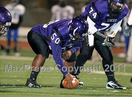 Thumbnail 3 in Lincoln vs. Seagoville (4A Division 2 Region 2 Bi-District) photogallery.