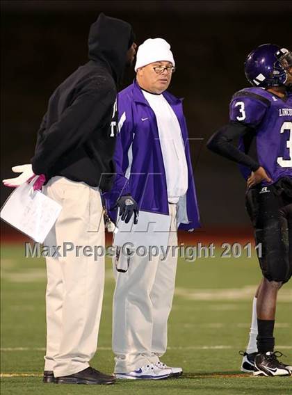 Thumbnail 2 in Lincoln vs. Seagoville (4A Division 2 Region 2 Bi-District) photogallery.