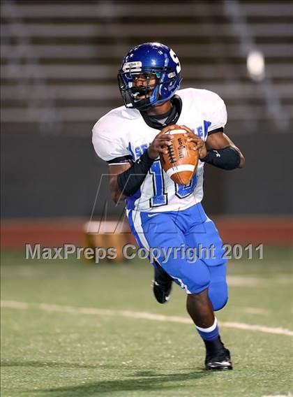 Thumbnail 1 in Lincoln vs. Seagoville (4A Division 2 Region 2 Bi-District) photogallery.