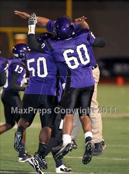 Thumbnail 1 in Lincoln vs. Seagoville (4A Division 2 Region 2 Bi-District) photogallery.