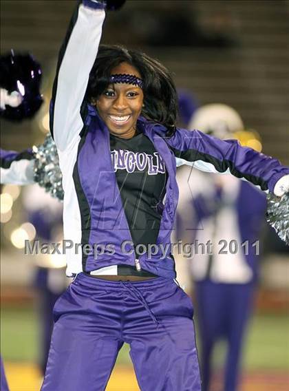 Thumbnail 1 in Lincoln vs. Seagoville (4A Division 2 Region 2 Bi-District) photogallery.