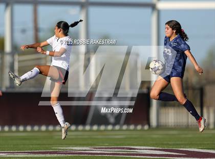 Thumbnail 1 in Wylie East vs. Tyler Legacy (UIL 6A D2 Bi-District Playoff) photogallery.