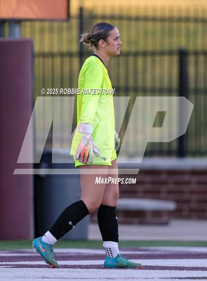 Thumbnail 2 in Wylie East vs. Tyler Legacy (UIL 6A D2 Bi-District Playoff) photogallery.