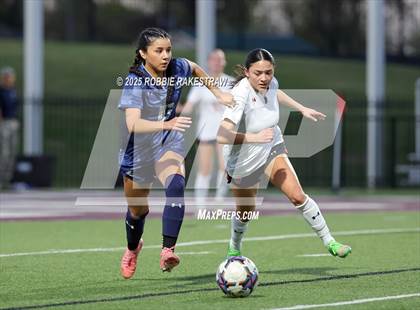 Thumbnail 3 in Wylie East vs. Tyler Legacy (UIL 6A D2 Bi-District Playoff) photogallery.