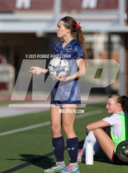 Thumbnail 2 in Wylie East vs. Tyler Legacy (UIL 6A D2 Bi-District Playoff) photogallery.