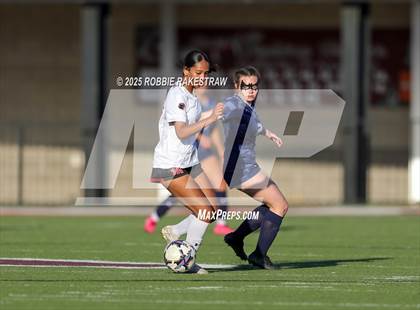 Thumbnail 2 in Wylie East vs. Tyler Legacy (UIL 6A D2 Bi-District Playoff) photogallery.
