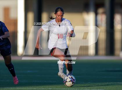 Thumbnail 3 in Wylie East vs. Tyler Legacy (UIL 6A D2 Bi-District Playoff) photogallery.