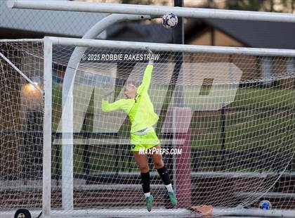 Thumbnail 2 in Wylie East vs. Tyler Legacy (UIL 6A D2 Bi-District Playoff) photogallery.