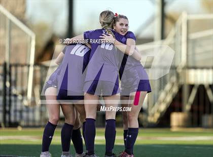 Thumbnail 2 in Wylie East vs. Tyler Legacy (UIL 6A D2 Bi-District Playoff) photogallery.