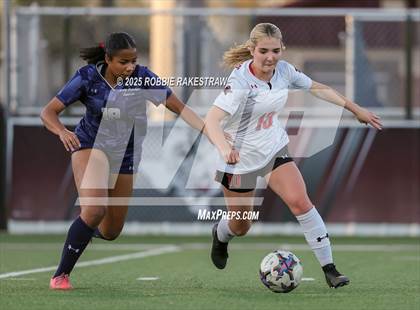 Thumbnail 3 in Wylie East vs. Tyler Legacy (UIL 6A D2 Bi-District Playoff) photogallery.