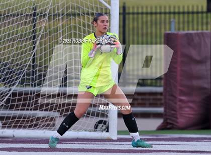 Thumbnail 2 in Wylie East vs. Tyler Legacy (UIL 6A D2 Bi-District Playoff) photogallery.