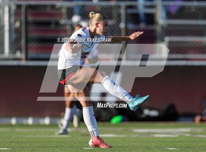 Thumbnail 2 in Wylie East vs. Tyler Legacy (UIL 6A D2 Bi-District Playoff) photogallery.