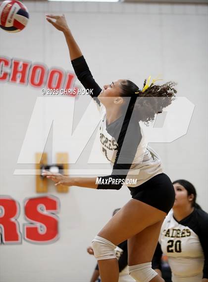 Thumbnail 1 in Marcos de Niza vs San Tan Foothills (Florence Invitational) photogallery.
