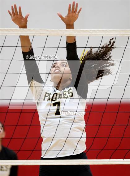 Thumbnail 2 in Marcos de Niza vs San Tan Foothills (Florence Invitational) photogallery.