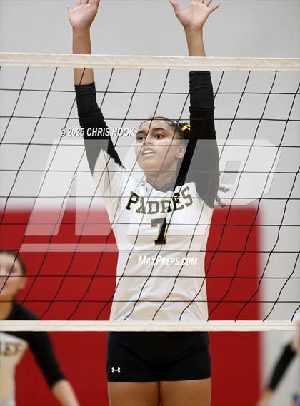 Thumbnail 1 in Marcos de Niza vs San Tan Foothills (Florence Invitational) photogallery.