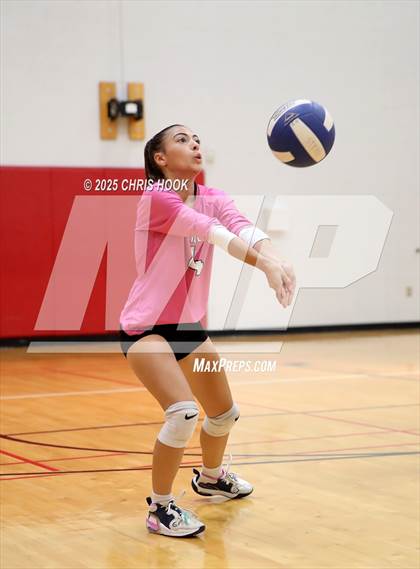 Thumbnail 1 in Marcos de Niza vs San Tan Foothills (Florence Invitational) photogallery.