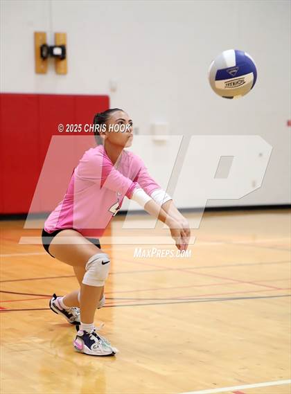 Thumbnail 3 in Marcos de Niza vs San Tan Foothills (Florence Invitational) photogallery.
