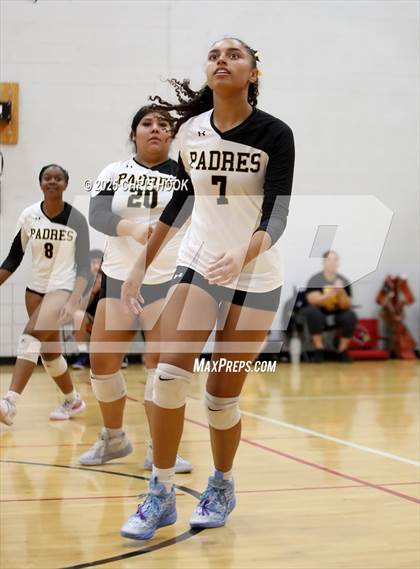 Thumbnail 3 in Marcos de Niza vs San Tan Foothills (Florence Invitational) photogallery.