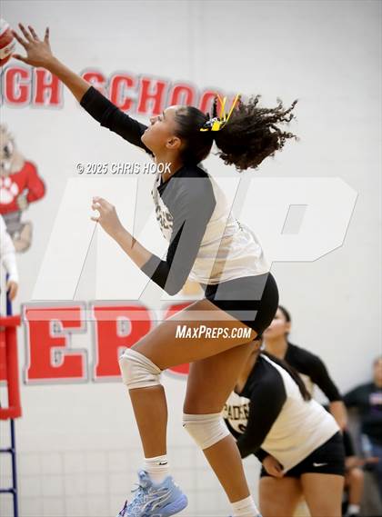 Thumbnail 2 in Marcos de Niza vs San Tan Foothills (Florence Invitational) photogallery.