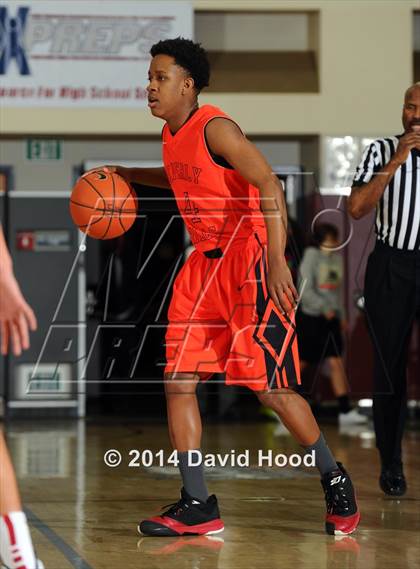 Thumbnail 2 in Cathedral Catholic vs. Beverly Hills (MaxPreps Holiday Classic) photogallery.
