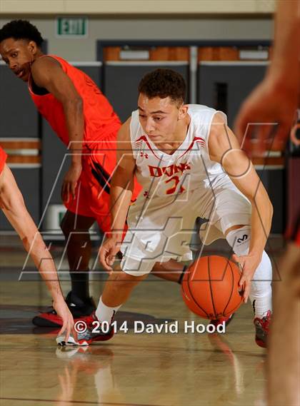 Thumbnail 3 in Cathedral Catholic vs. Beverly Hills (MaxPreps Holiday Classic) photogallery.