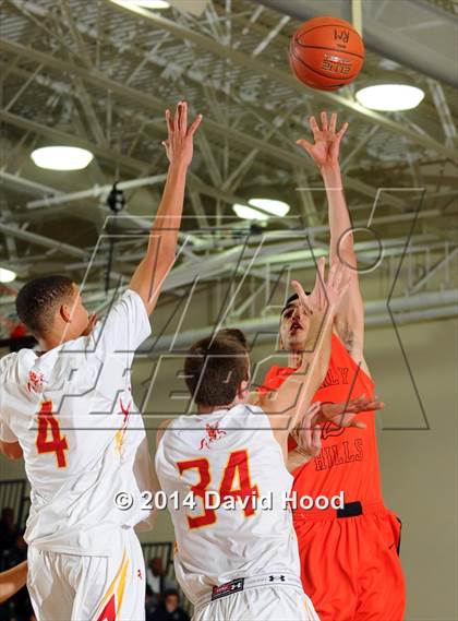 Thumbnail 1 in Cathedral Catholic vs. Beverly Hills (MaxPreps Holiday Classic) photogallery.