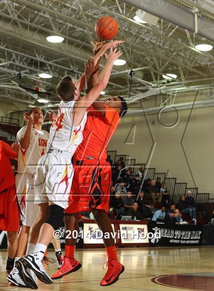 Thumbnail 3 in Cathedral Catholic vs. Beverly Hills (MaxPreps Holiday Classic) photogallery.