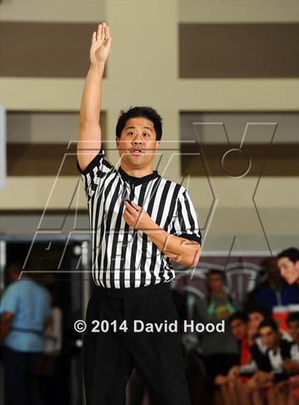 Thumbnail 2 in Cathedral Catholic vs. Beverly Hills (MaxPreps Holiday Classic) photogallery.