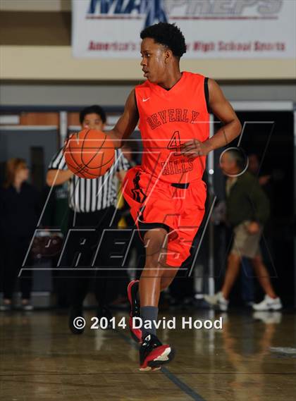 Thumbnail 1 in Cathedral Catholic vs. Beverly Hills (MaxPreps Holiday Classic) photogallery.