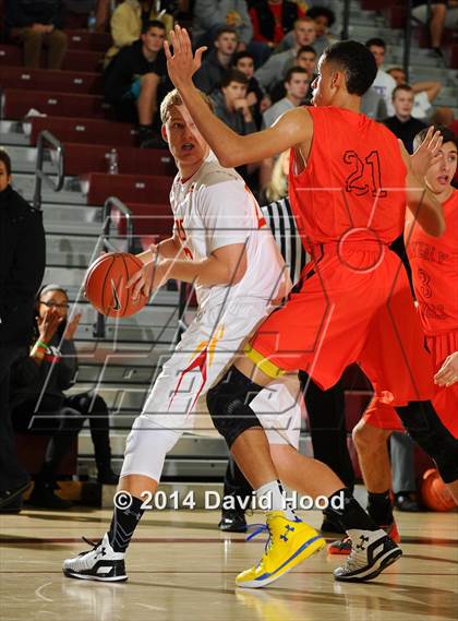 Thumbnail 1 in Cathedral Catholic vs. Beverly Hills (MaxPreps Holiday Classic) photogallery.