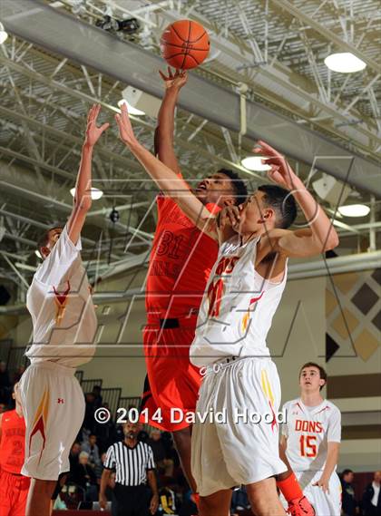 Thumbnail 3 in Cathedral Catholic vs. Beverly Hills (MaxPreps Holiday Classic) photogallery.